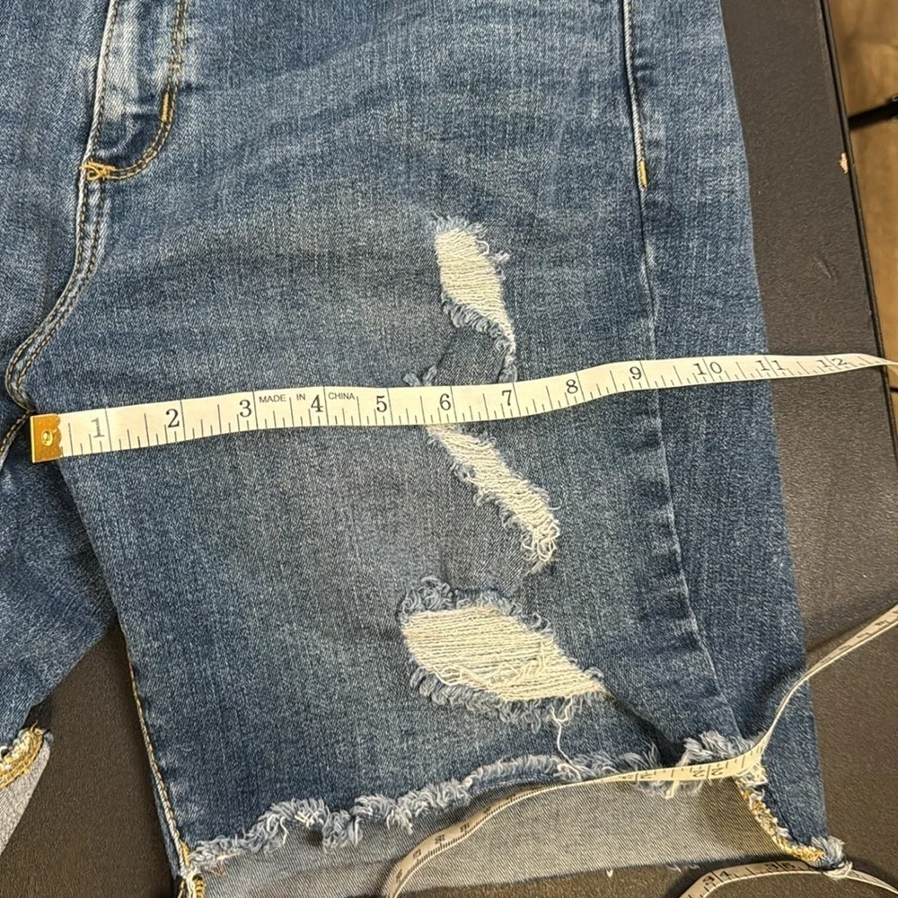 Universal Threads Cut off shorts. Size 14/32R. Stretchy material.